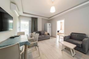 Lovely Flat With Shared Pool and Balcony in Konyaalti, Antalya